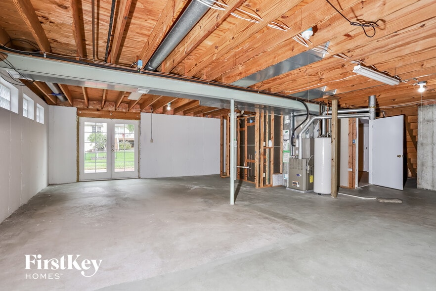 Building Photo - 515 Misty Moss Ln