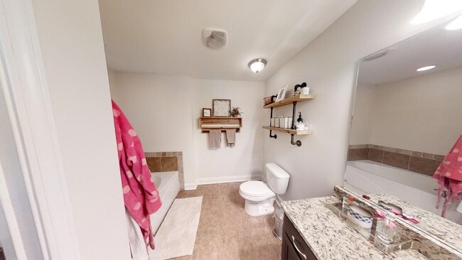 Building Photo - Precious and well kept home in Lundy West