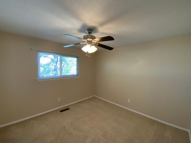 Building Photo - 3 Bedroom Single Story Home Near Juan Tabo...