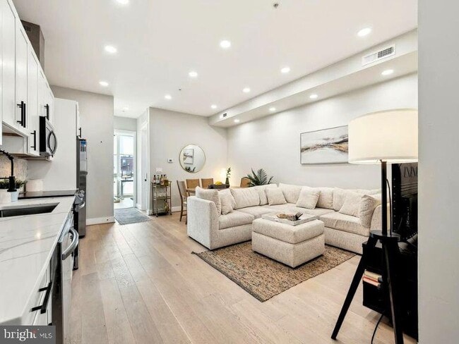 Primary Photo - 2213 M St NE