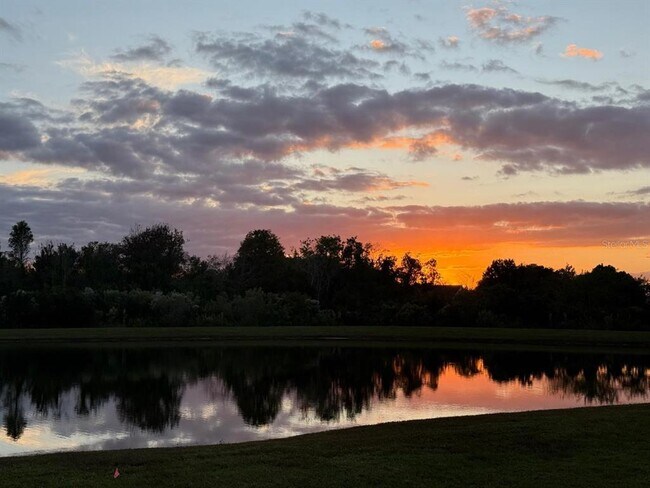 Building Photo - 1651 Chatsworth Cir