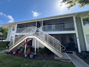 Building Photo - 1 Bedroom/1 Bathroom 2nd Floor Condo at Sandlewood Villas AVAILABLE MAY 1st!