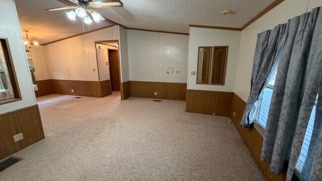 Building Photo - 629 Pine Hill Rd