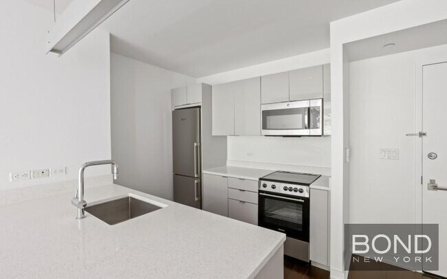 Building Photo - 400 W 113th St