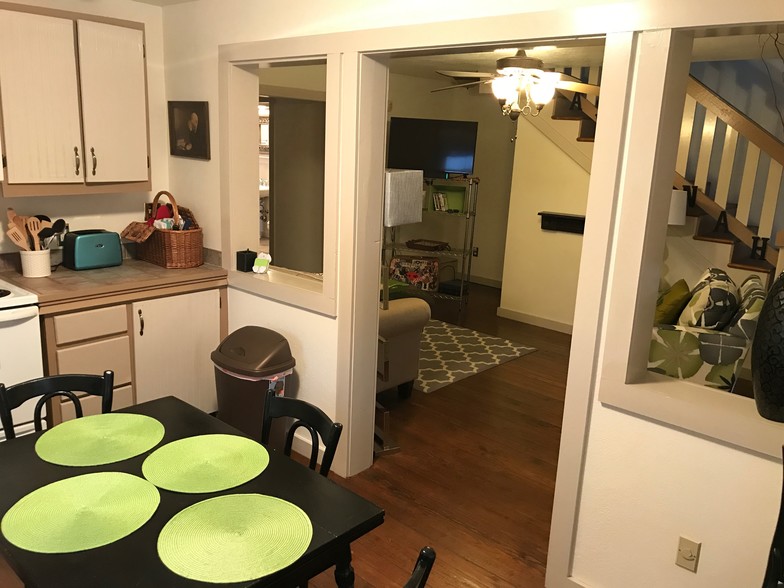 Kitchen view into Living Rm- Open floorplan - 541 E Jones Ln