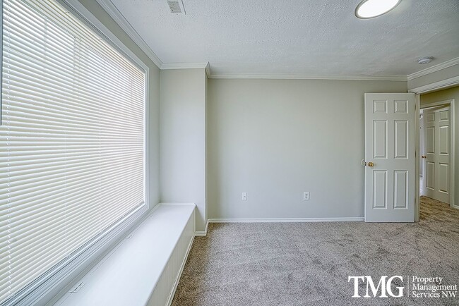 Building Photo - Beautifully Remodeled 3BR Home with Fenced Backyard