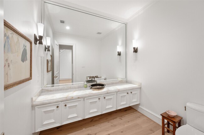 Building Photo - 1235 Wynden Oaks Garden Dr
