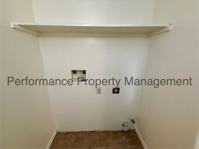 Building Photo - 1408 E 9th St