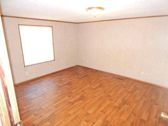 Building Photo - Spacious 3 Bedroom, 2 Bath Double-Wide Mobile Home