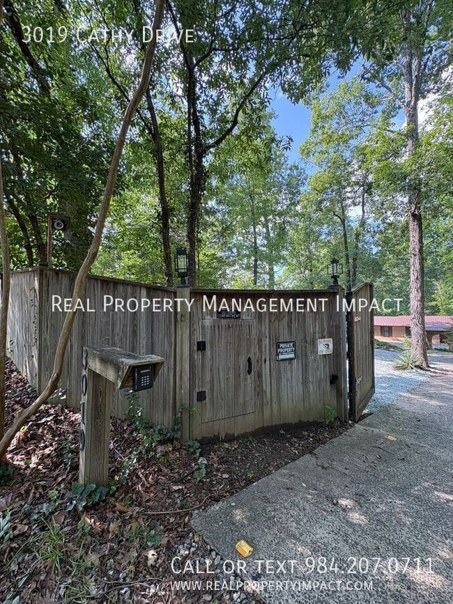 Building Photo - 3019 Cathy Dr