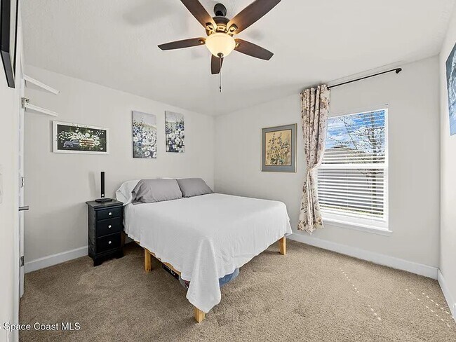 Building Photo - 695 Lantana St