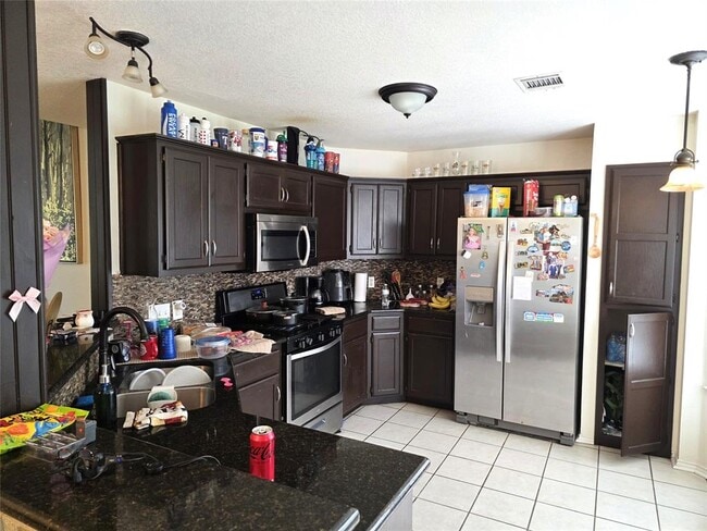 Building Photo - 1600 Hollow Tree Blvd