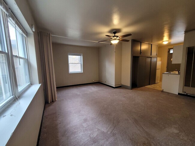 Interior Photo - 1026 E Lyon St