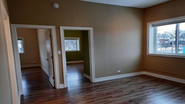 Building Photo - Elevate Your Lifestyle, Stunning 3-Bedroom Loft in Evanston