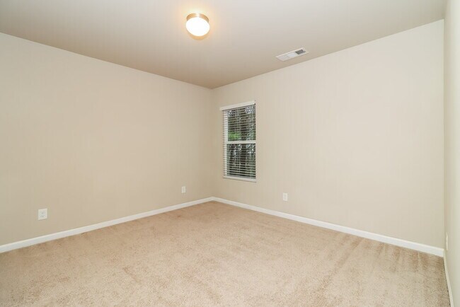 Building Photo - 618 Royal Crest Ct