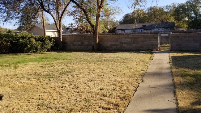 Building Photo - 4 Bed 2 Bath Move In Ready! Pre-Leasing