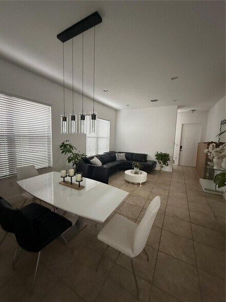 Building Photo - 9823 W 34th Ln