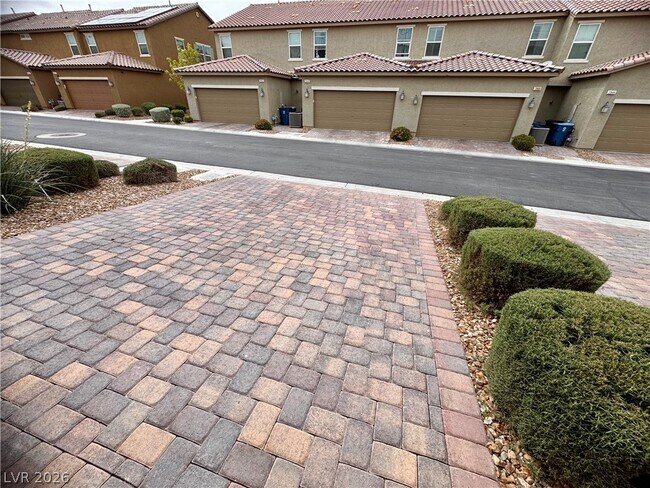 Building Photo - 2848 Alenga St