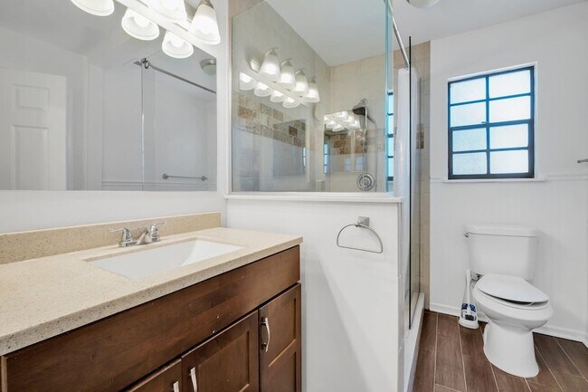 Building Photo - 890 Richardson Rd