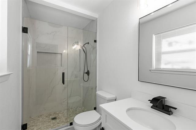 Building Photo - 1002 Wembley Rd