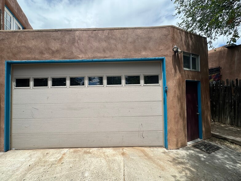 Building Photo - 409 La Joya Rd