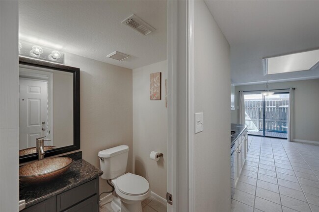 Building Photo - 7720 Theissetta Dr