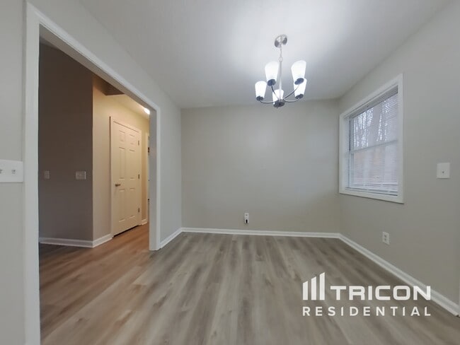 Building Photo - 305 Denae Ct