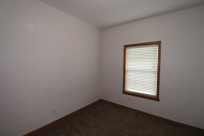 Building Photo - Spacious Town home for rent!