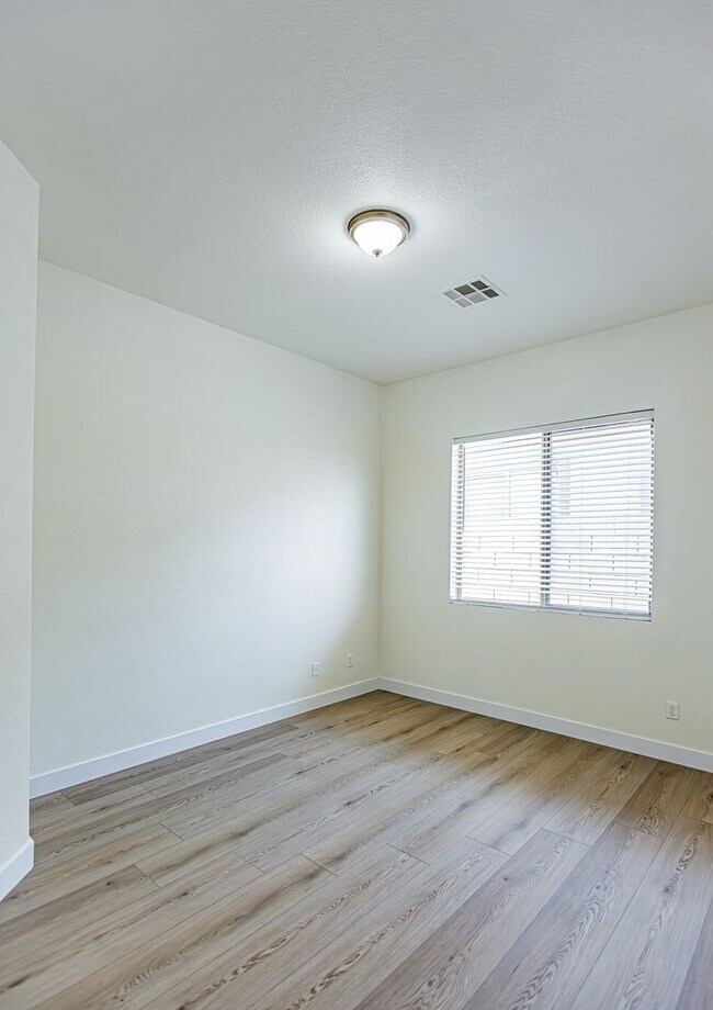 Building Photo - 1 Story home located in Southern Highlands