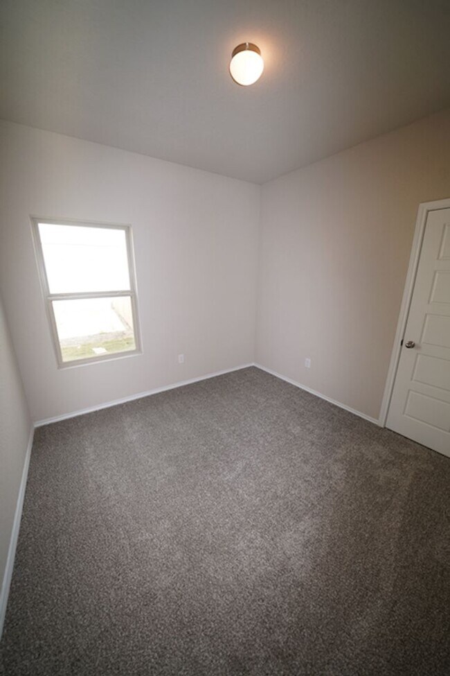 Building Photo - Beautiful 4-Bedroom Home in New Braunfels, TX! - Realtor Commission: $600