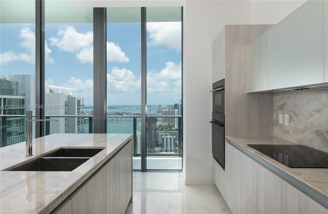 Building Photo - 480 NE 31st St