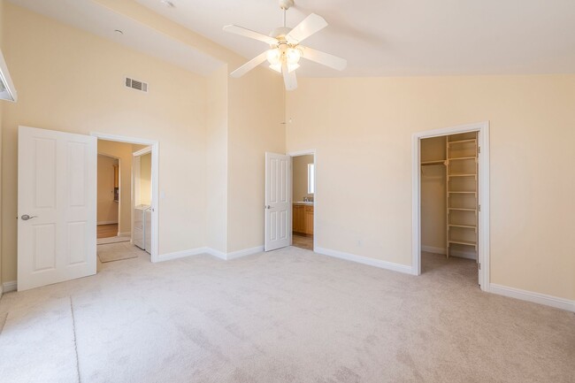 Building Photo - 2213 Carnegie Ln