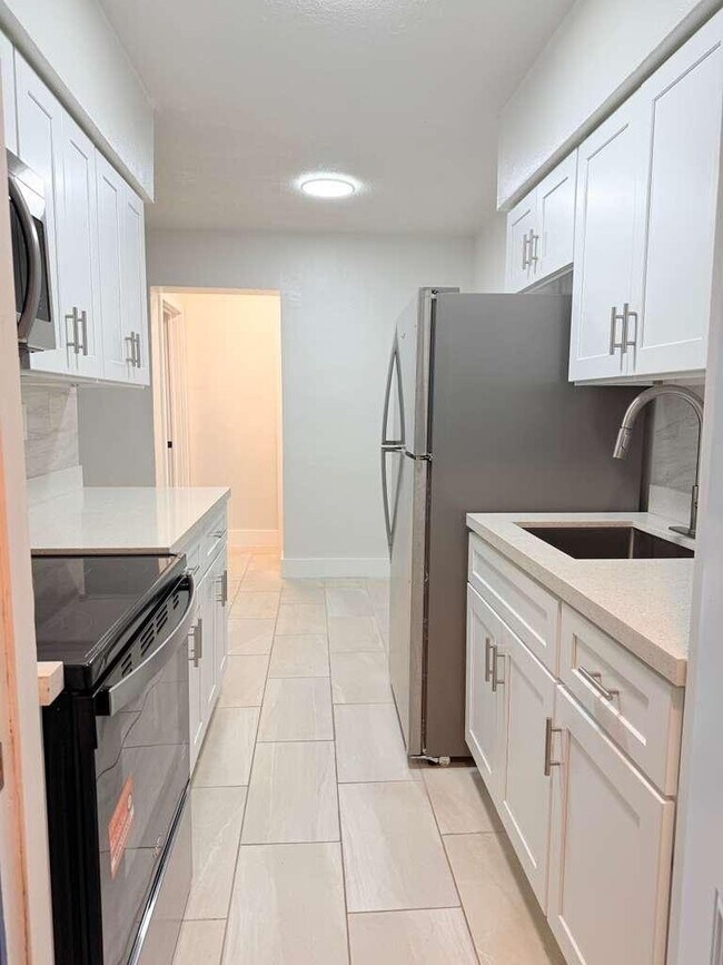 Building Photo - 310 NE 78th St