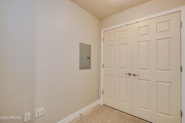 Building Photo - 5450 E Deer Valley Dr