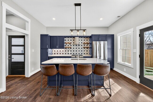 Building Photo - 914 Ash St