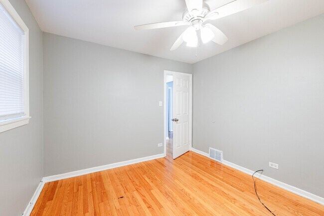 Building Photo - 7637 S Essex Ave