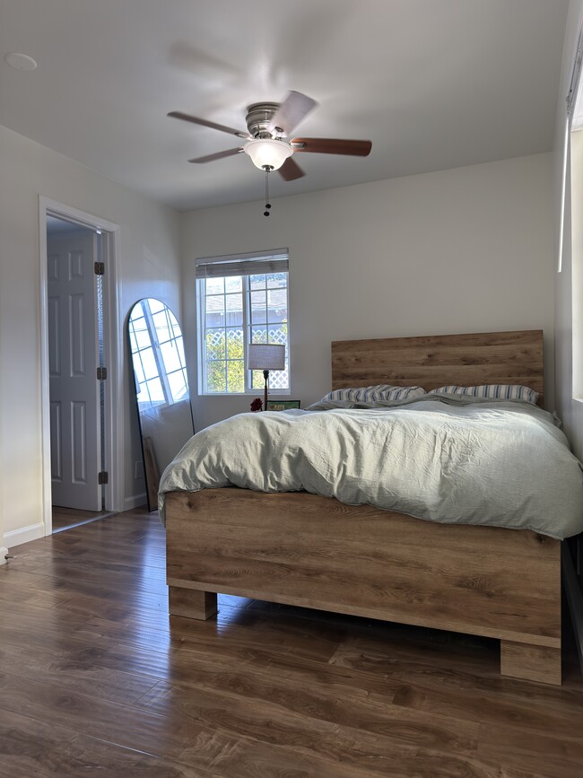 Building Photo - Atwater Village Bungalow Unit #2