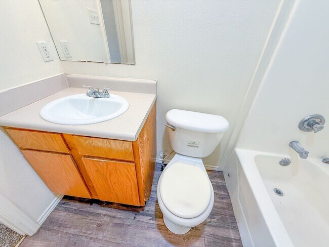 Building Photo - Cozy 1 Bedroom Apartment!