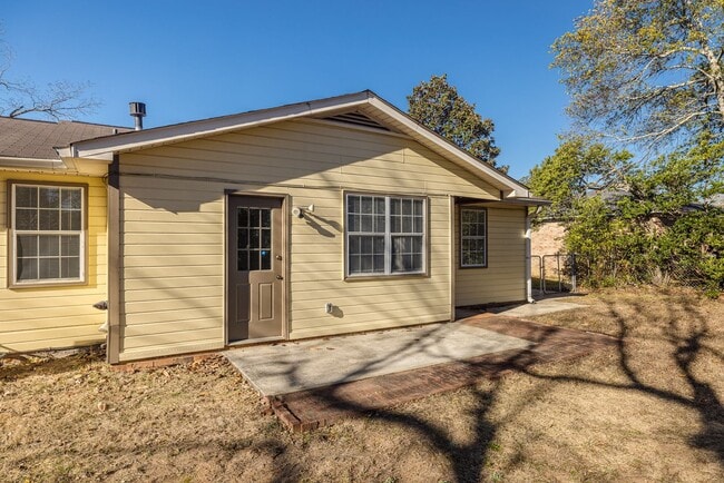 Building Photo - 125 Magnolia Dr