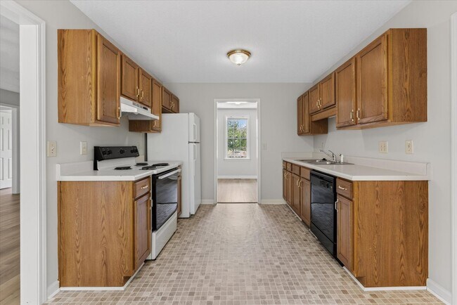 Building Photo - Three Bedroom in Sango!