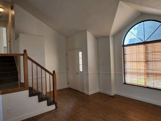 Building Photo - 4 Bd  2.5 Bath Home in West Jordan