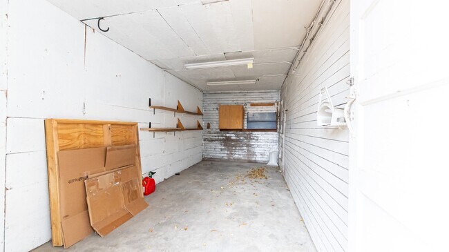 Building Photo - 725 N 10th Ave