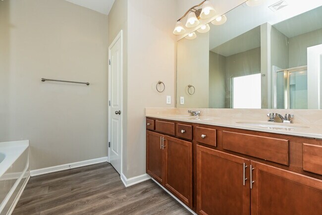 Building Photo - 194 Renford Rd