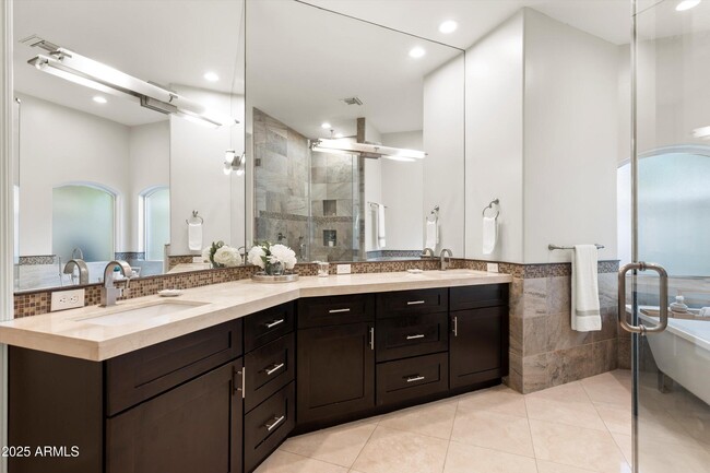 Building Photo - 1407 E Coral Cove Dr