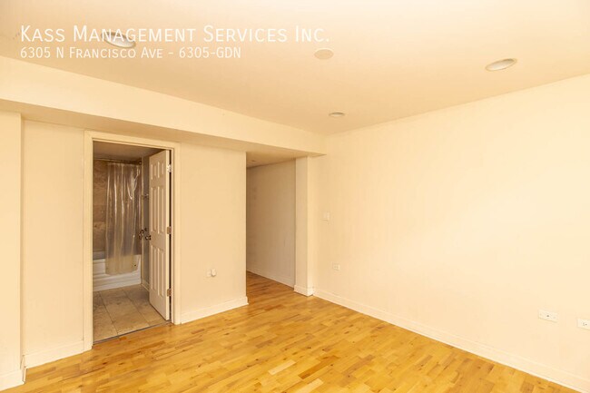 Building Photo - 6305 N Francisco Ave