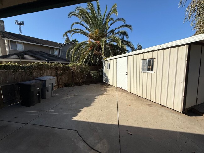 Building Photo - 4-bedroom plus a loft on a court in Escalon!