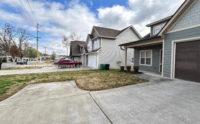 Building Photo - Spacious 3 Bed, 2.5 Bath Home with 2 Car Garage