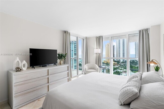 Building Photo - 16500 Collins Ave