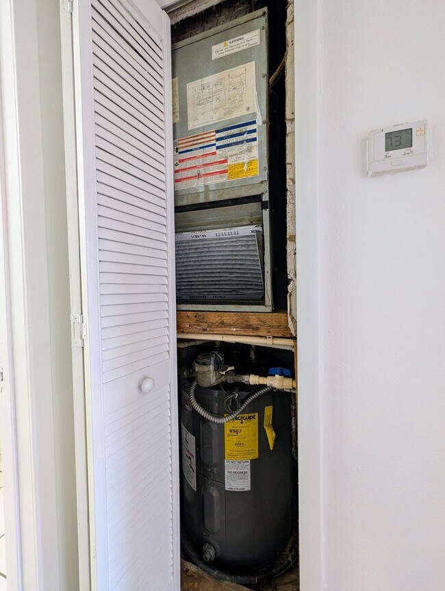 Building Photo - Bright & Well-Located 1BR/1BA Condo – Kendall Area