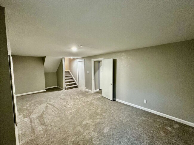 Building Photo - AVAILABLE NOW! Charming 3-Bedroom Retreat ...